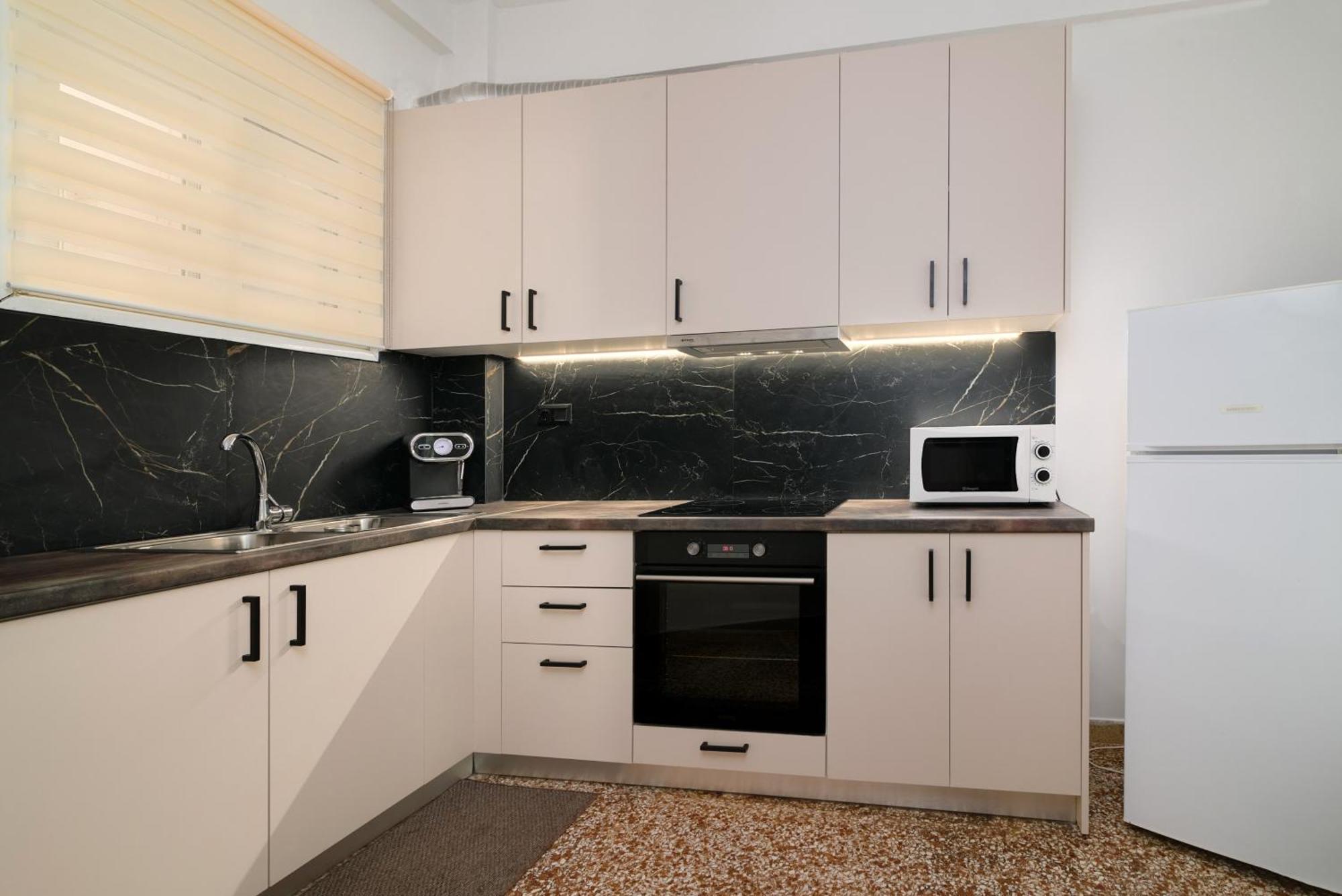 Venias Two-Bedroom Apartment Kallimarmaro And Zappeio Area Athens Exterior photo